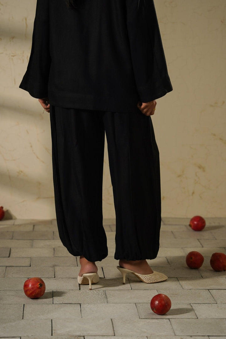 BLACK SLOUCHY HAREM PANTS