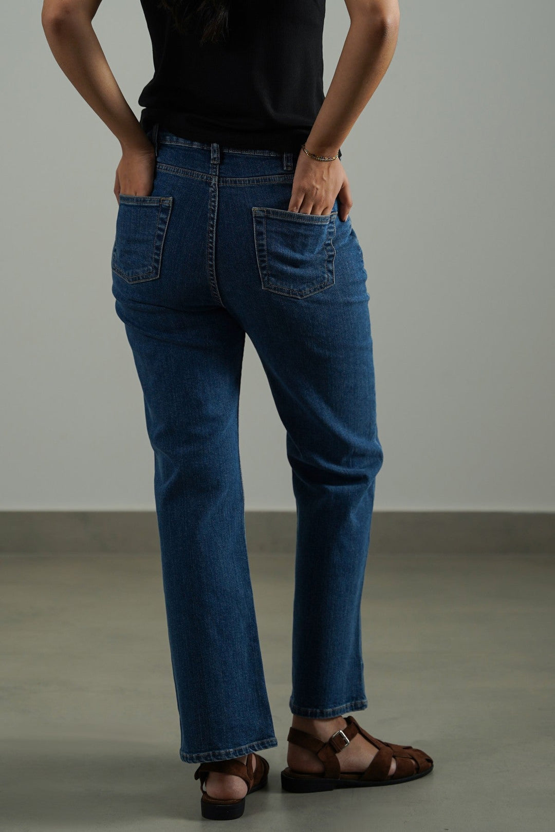 MID BLUE CLASSIC STRAIGHT JEANS