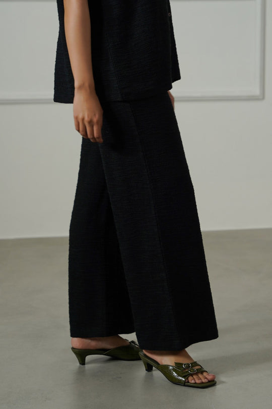BLACK STRAIGHT TEXTURED PANTS