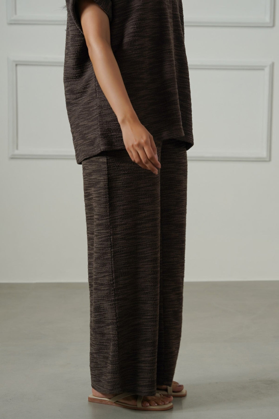 DARK BROWN STRAIGHT TEXTURED PANTS