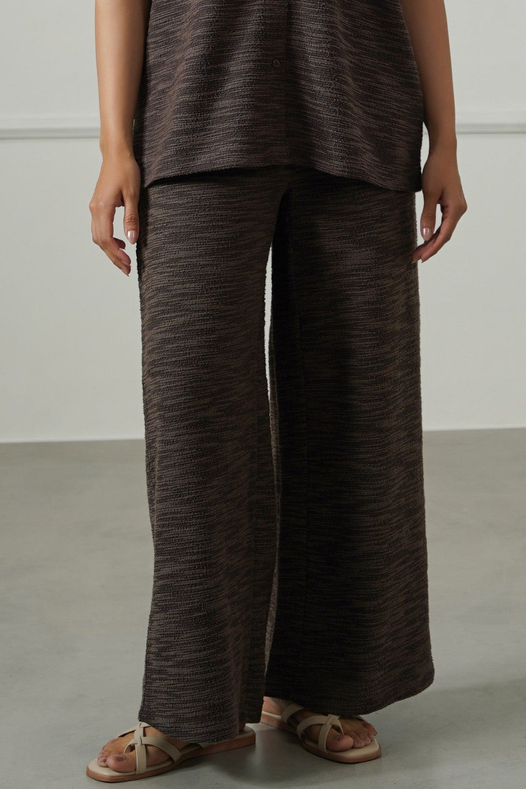 DARK BROWN STRAIGHT TEXTURED PANTS