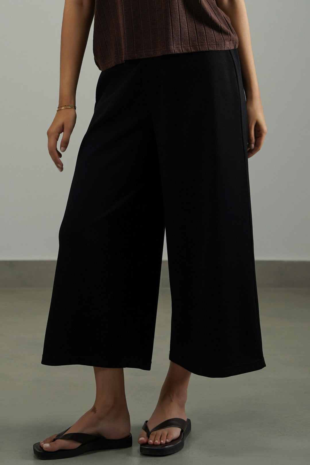 BLACK COMFY WIDE TROUSERS