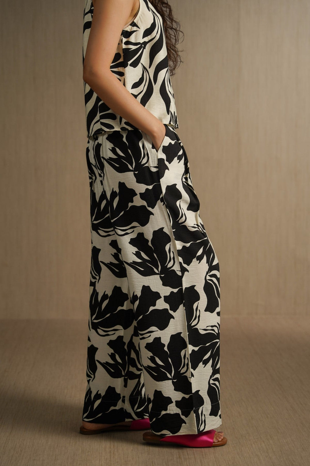 BLACK WHITE TROPIC FLOW PANTS