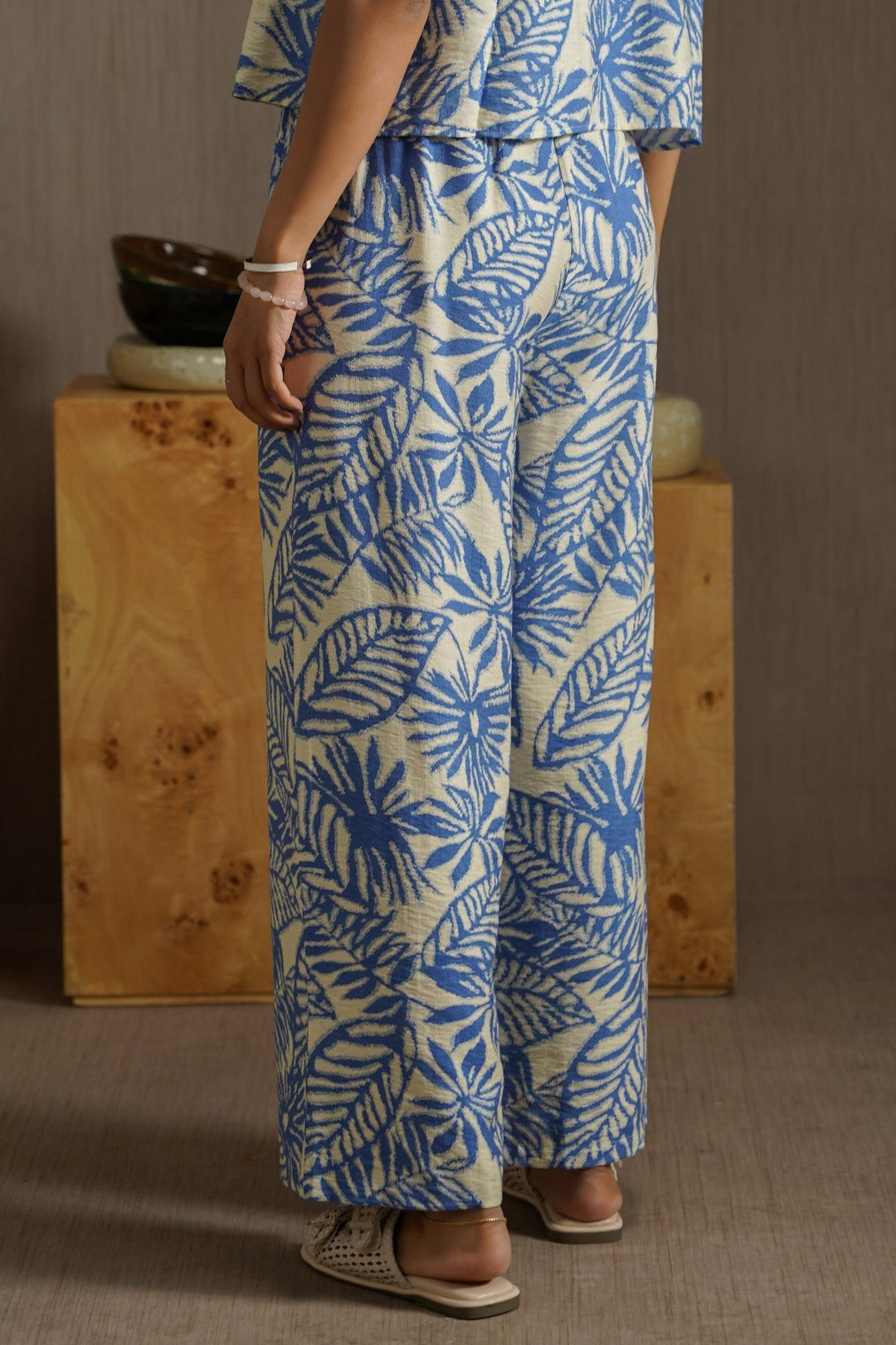 LIGHT BLUE WOOD & BLOOMS PANTS