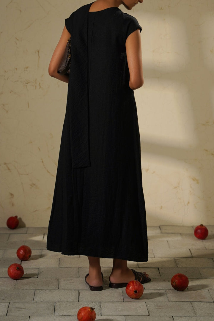 BLACK CITY DRESS WITH SCARF DETAIL