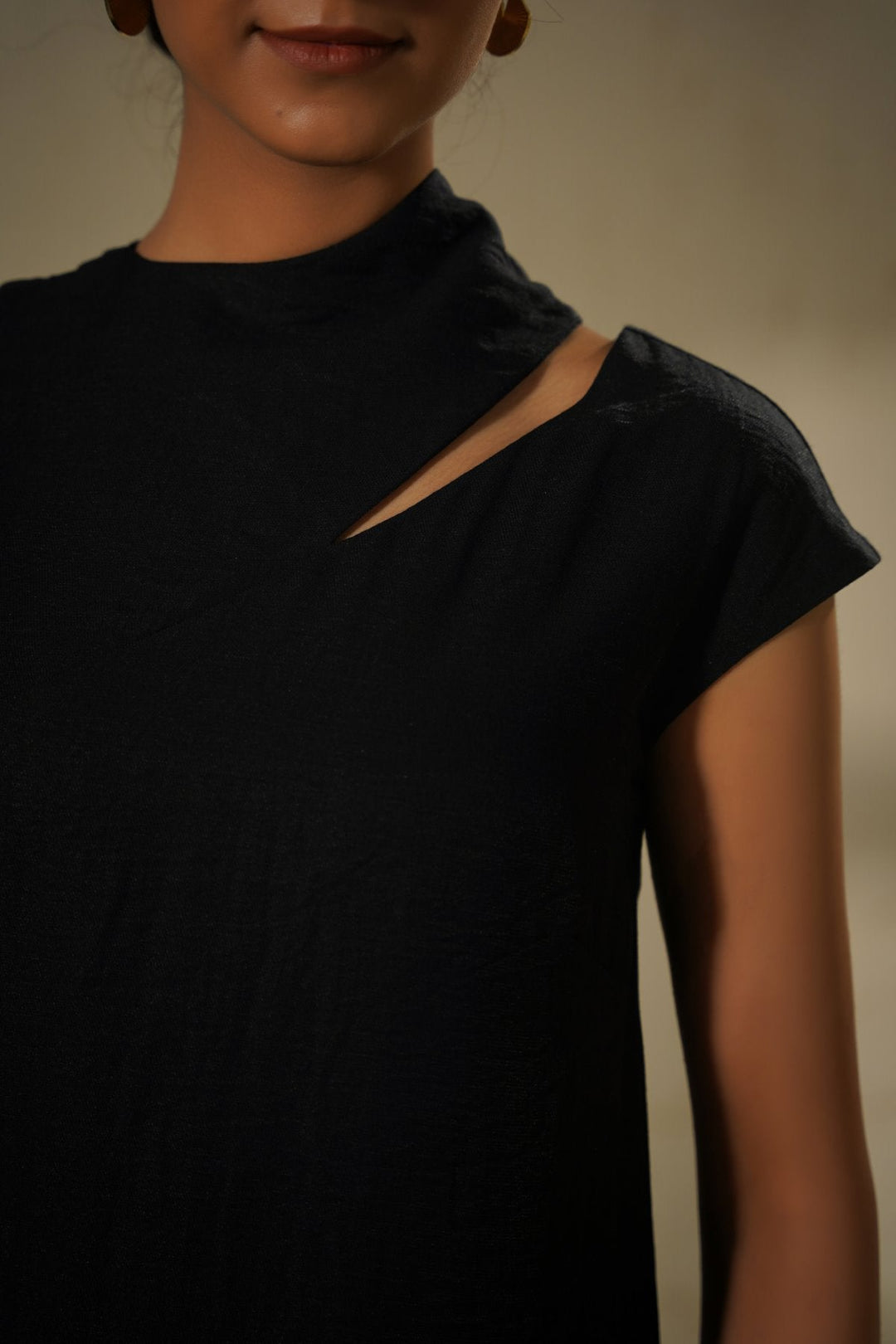 BLACK CITY DRESS WITH SCARF DETAIL