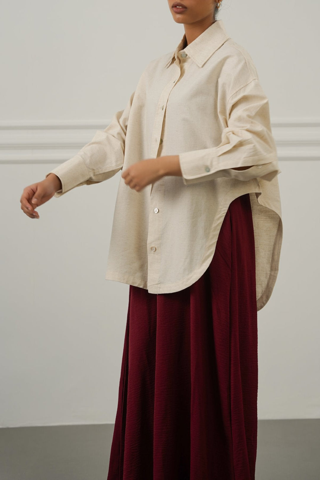 CREAM TENCEL LINEN CUT HEM SHIRT