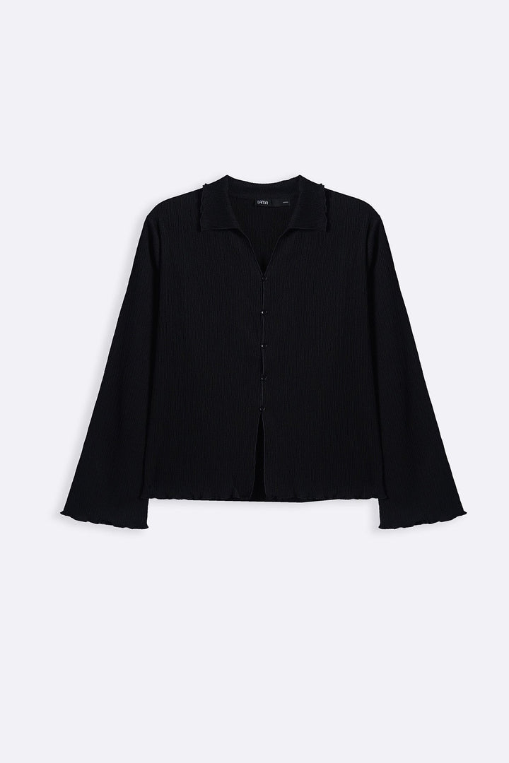BLACK CRINKLE KNIT BUTTON-DOWN
