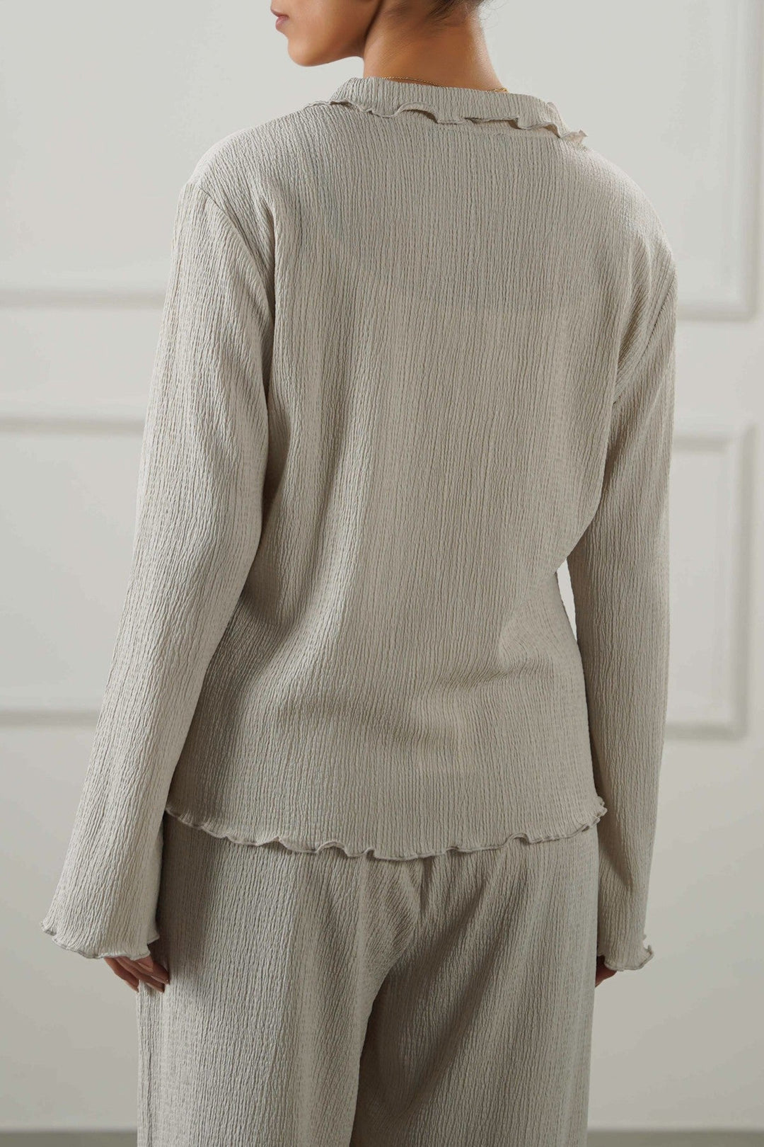 IVORY CRINKLE KNIT BUTTON-DOWN