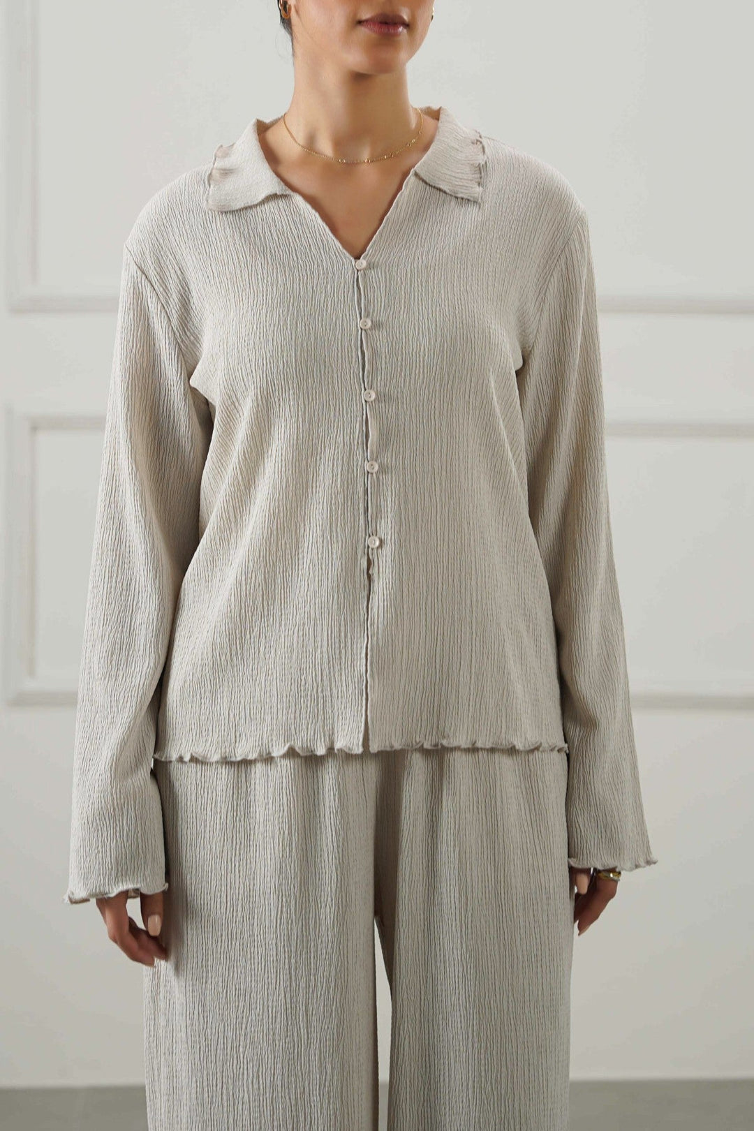 IVORY CRINKLE KNIT BUTTON-DOWN