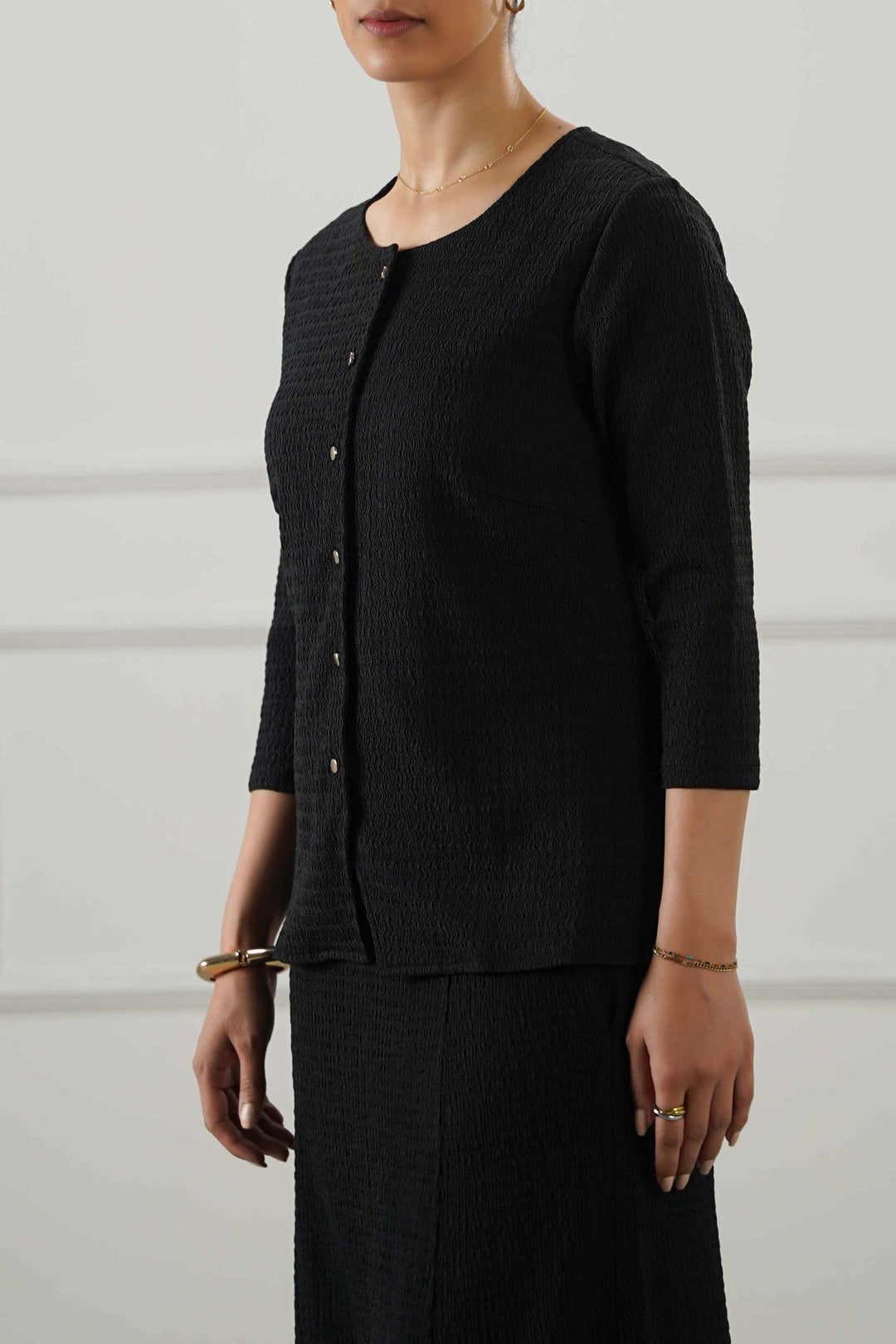 BLACK TEXTURED FITTED SHIRT