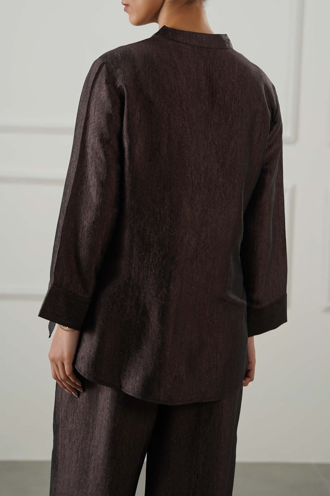 COFFEE TEXTURED FLOWY V NECK TOP