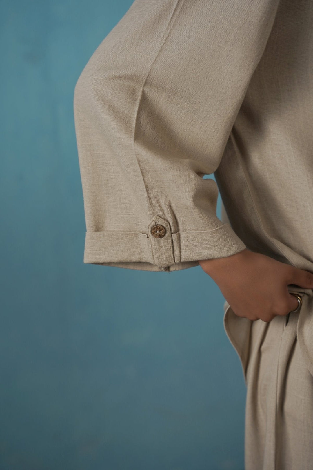 BEIGE EVERYDAY BACK BUTTON BLOUSE