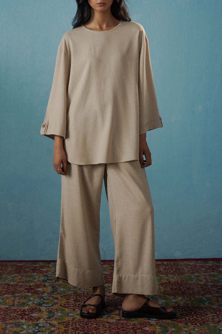 BEIGE EVERYDAY BACK BUTTON BLOUSE