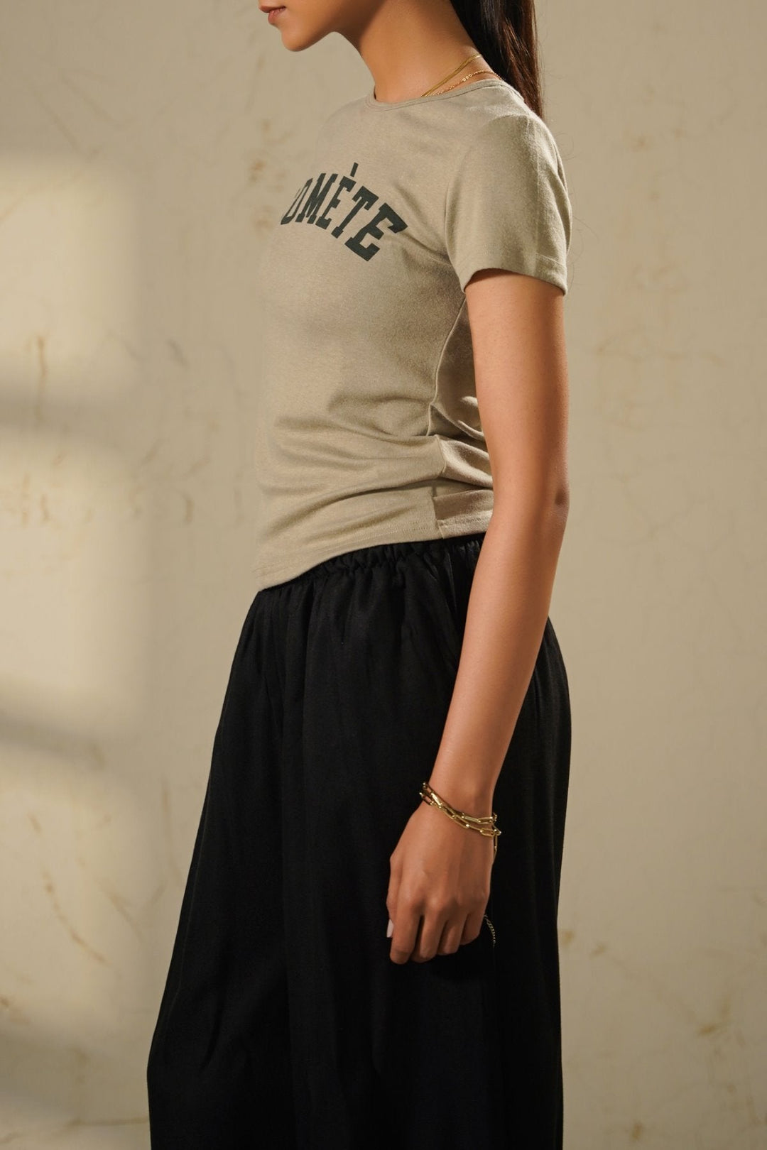 TAUPE VARSITY COMETE TEE