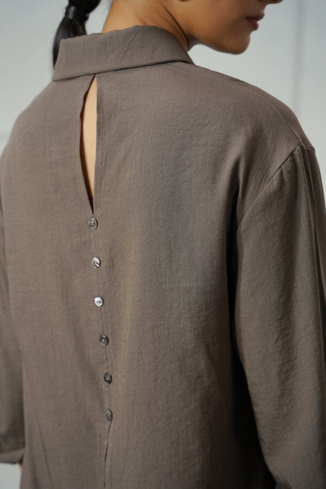 BROWN BACK SLIT BLOUSE