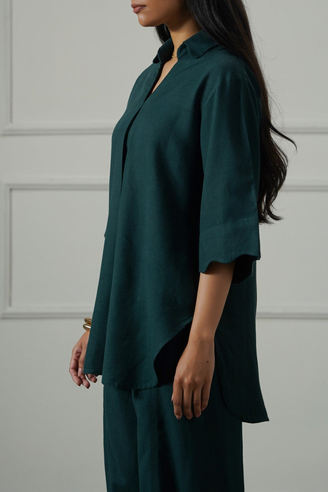 FOREST GREEN LINEN BLEND SCALLOP SHIRT