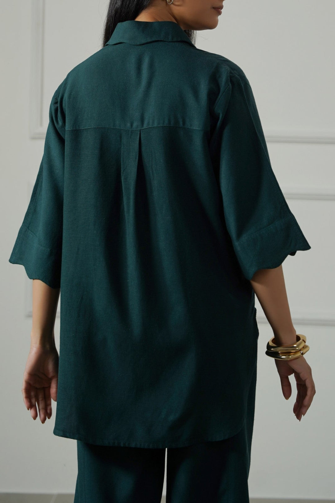 FOREST GREEN LINEN BLEND SCALLOP SHIRT