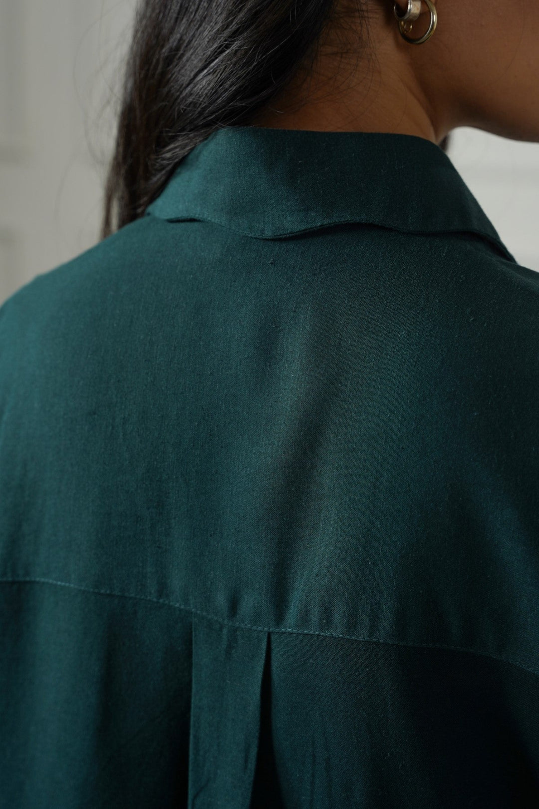 FOREST GREEN LINEN BLEND SCALLOP SHIRT