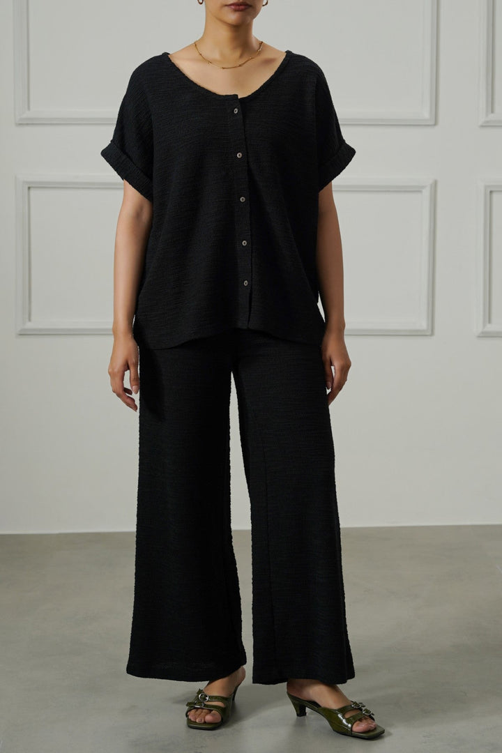 BLACK TEXTURED KNIT BUTTON-DOWN