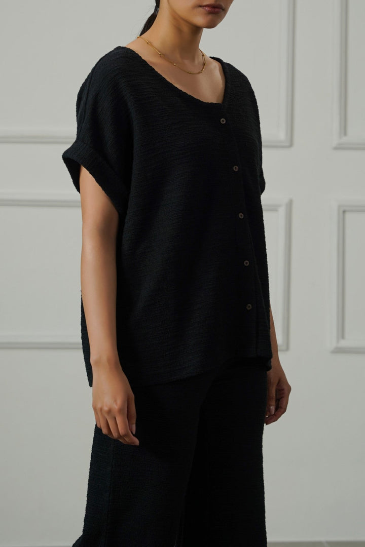 BLACK TEXTURED KNIT BUTTON-DOWN