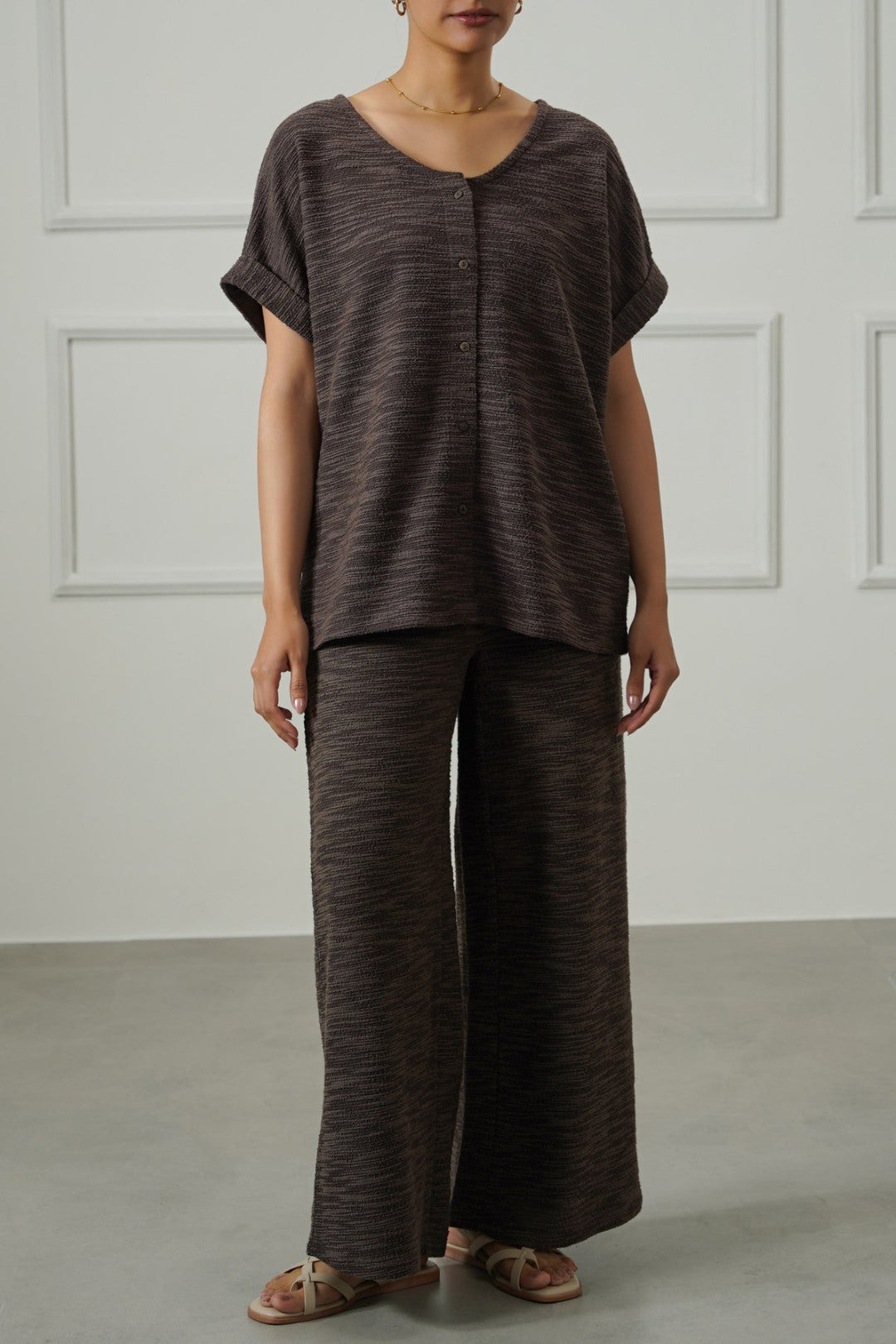 DARK BROWN TEXTURED KNIT BUTTON-DOWN