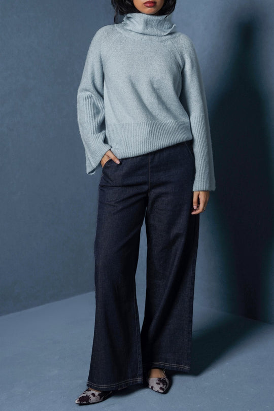 BLUE MOROCCO RIB SLEEVE SWEATER