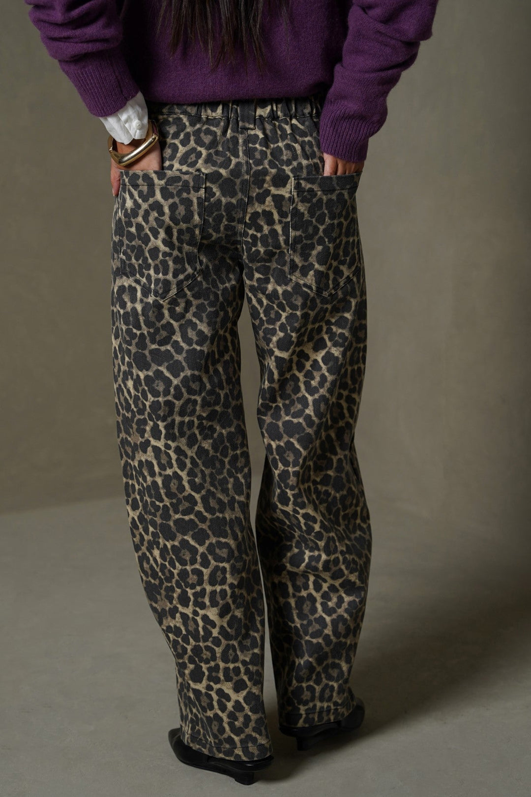 BEIGE LEOPARD BARREL PANTS