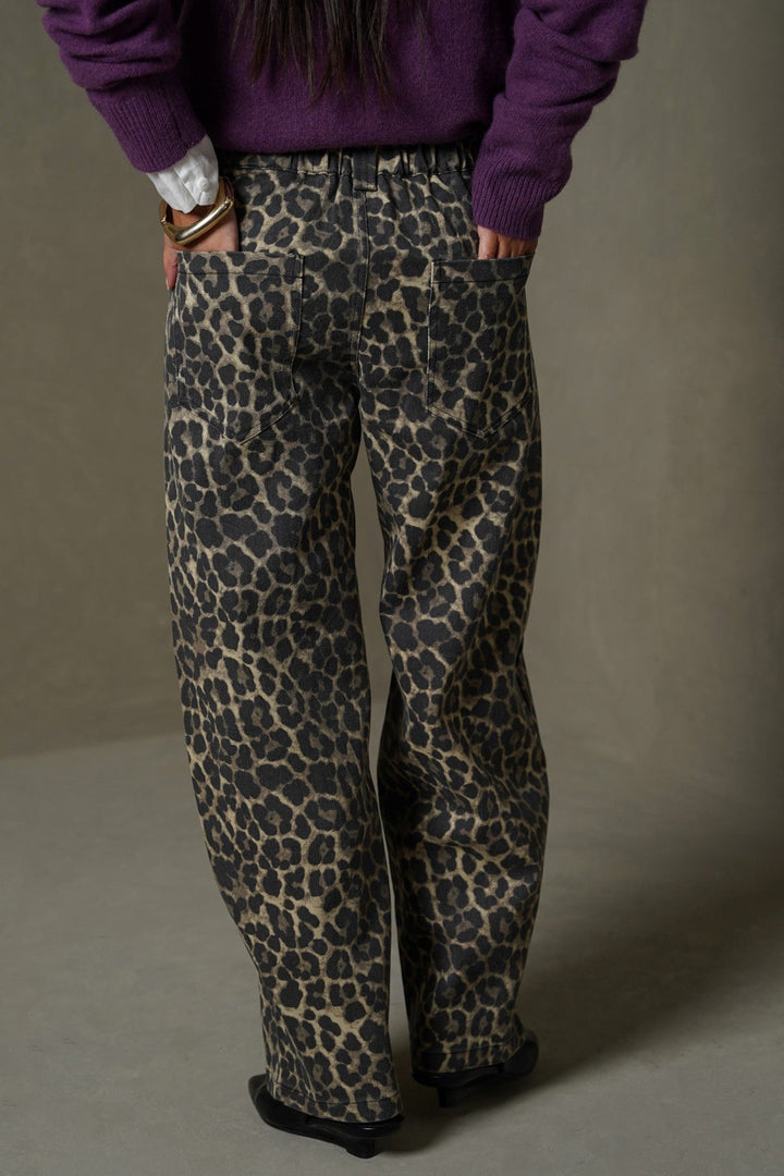 BEIGE LEOPARD BARREL PANTS