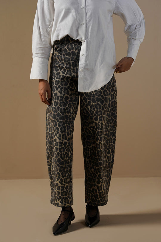 BEIGE LEOPARD BARREL PANTS