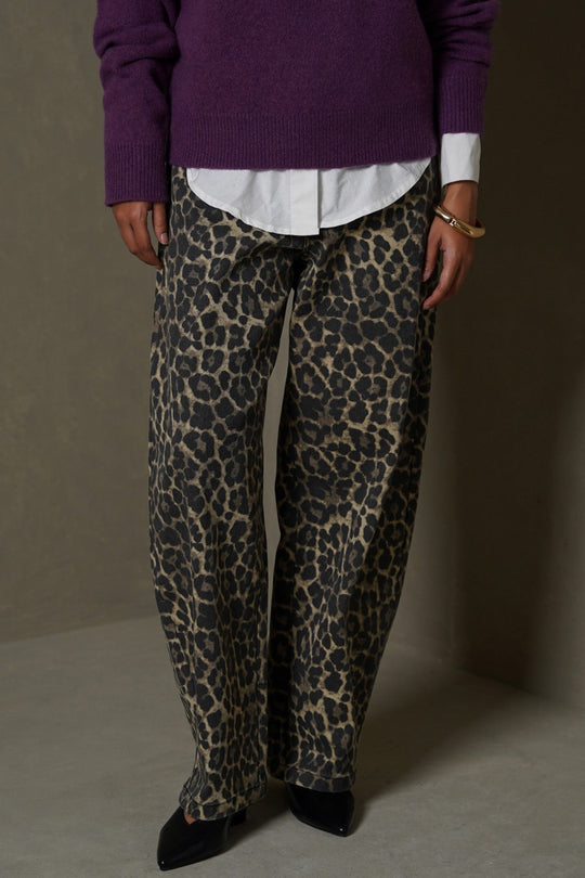 BEIGE LEOPARD BARREL PANTS
