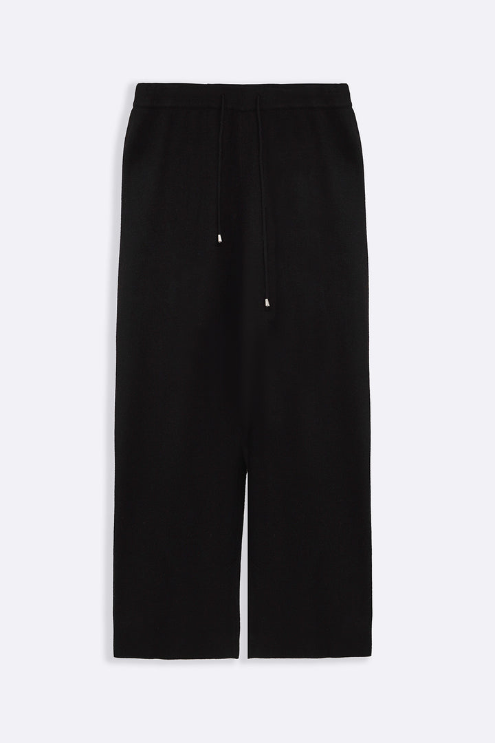 BLACK STRAIGHT PANTS