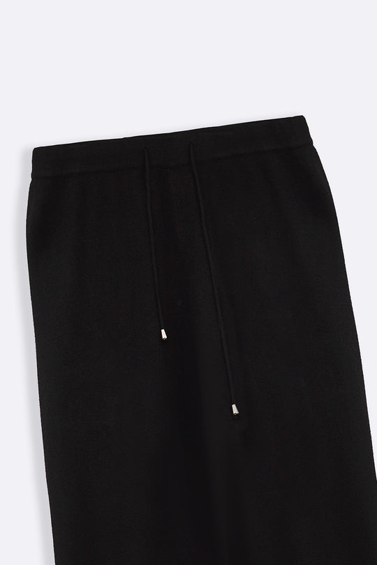 BLACK STRAIGHT PANTS