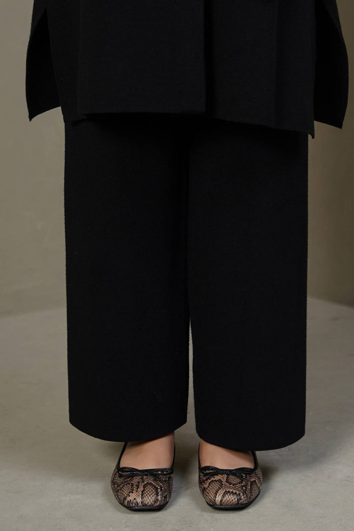 BLACK STRAIGHT PANTS