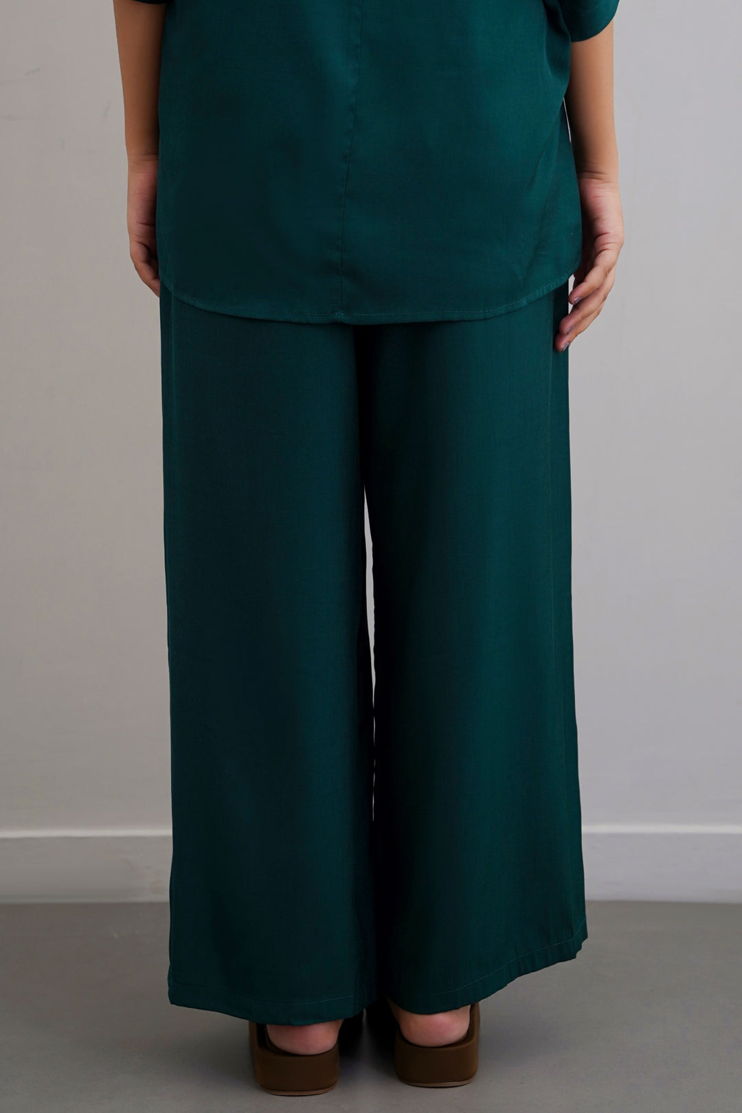 GREEN SLEEK SILK TROUSERS
