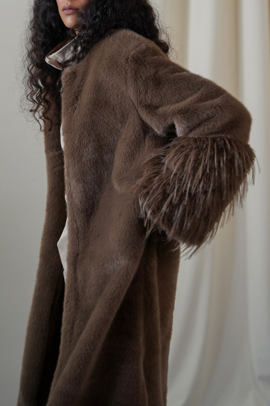 COFFEE LONGLINE FEATHERED FUR COAT