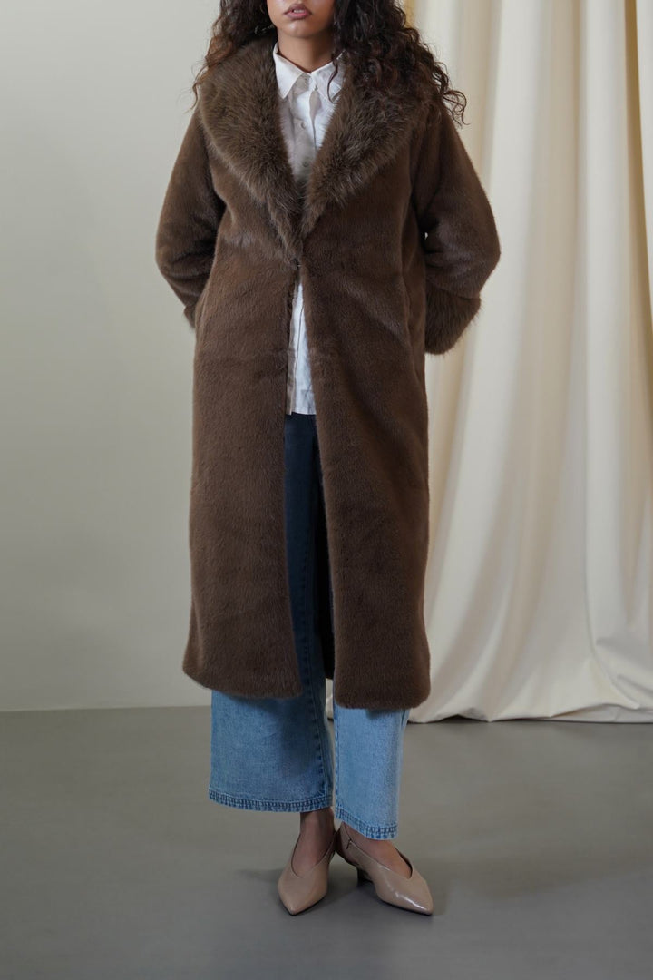 COFFEE MOB WIFE FUR COAT
