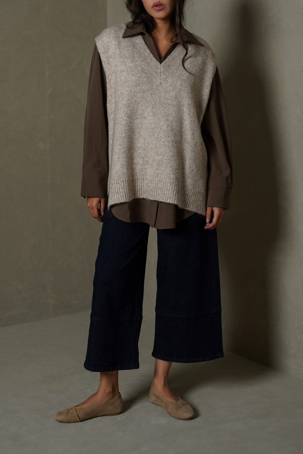 BEIGE V-NECK SWEATER VEST