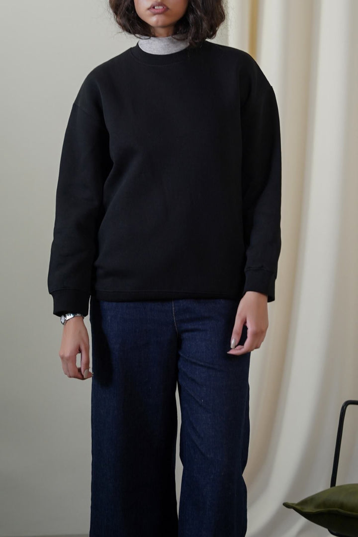 BLACK CLASSIC SWEATSHIRT