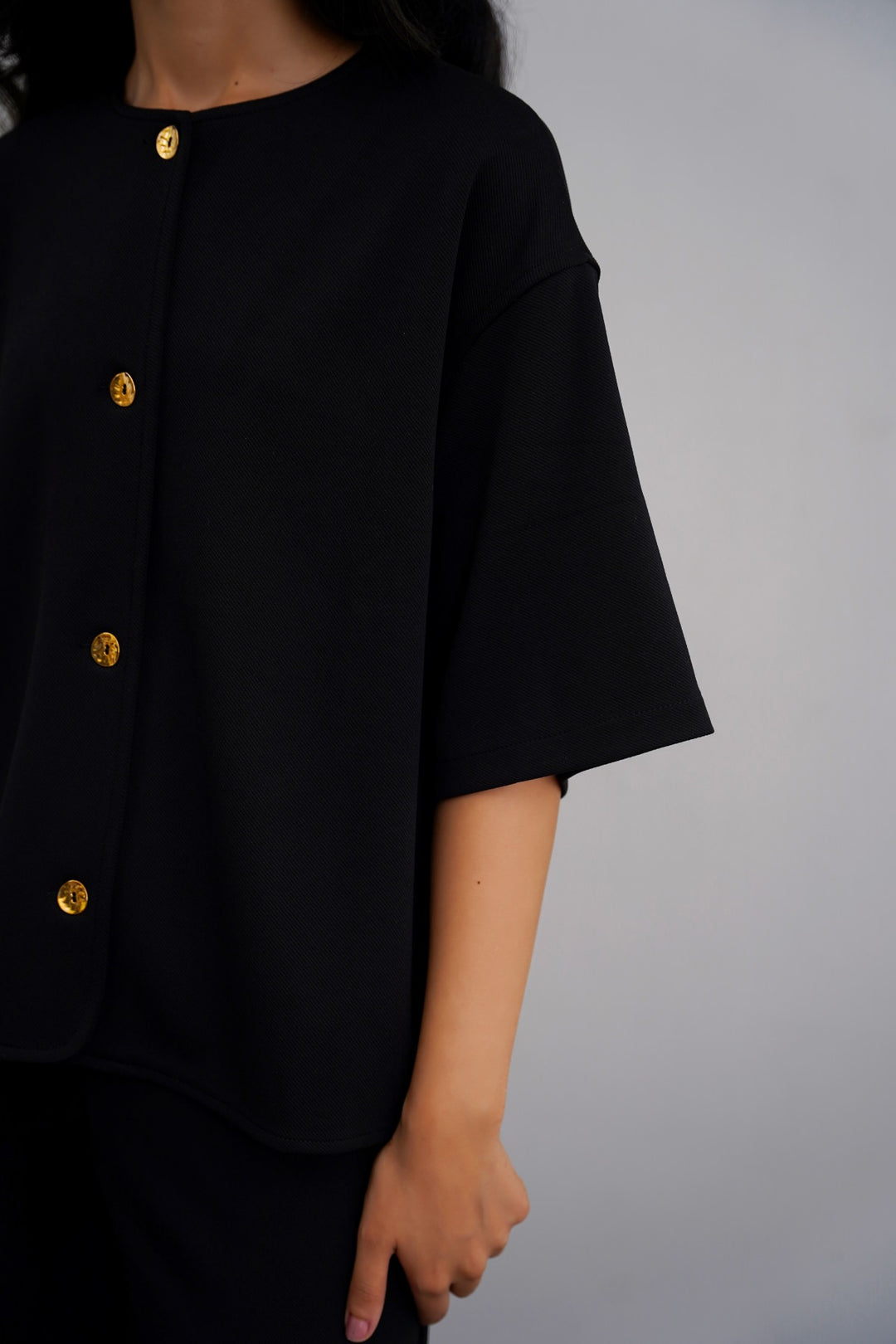 BLACK TWILL TEXTURED BLOUSE