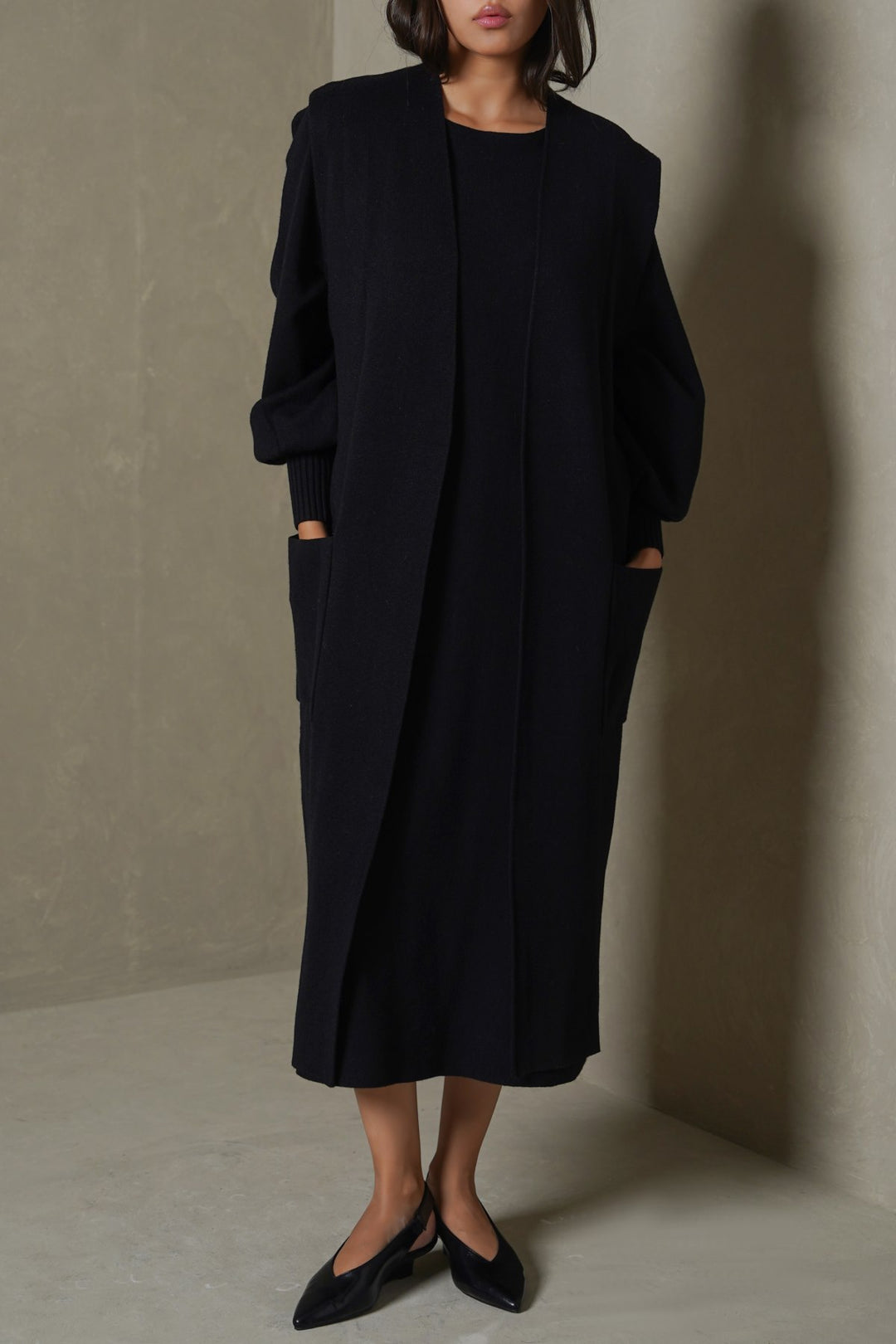 BLACK URBAN WALK CARDIGAN