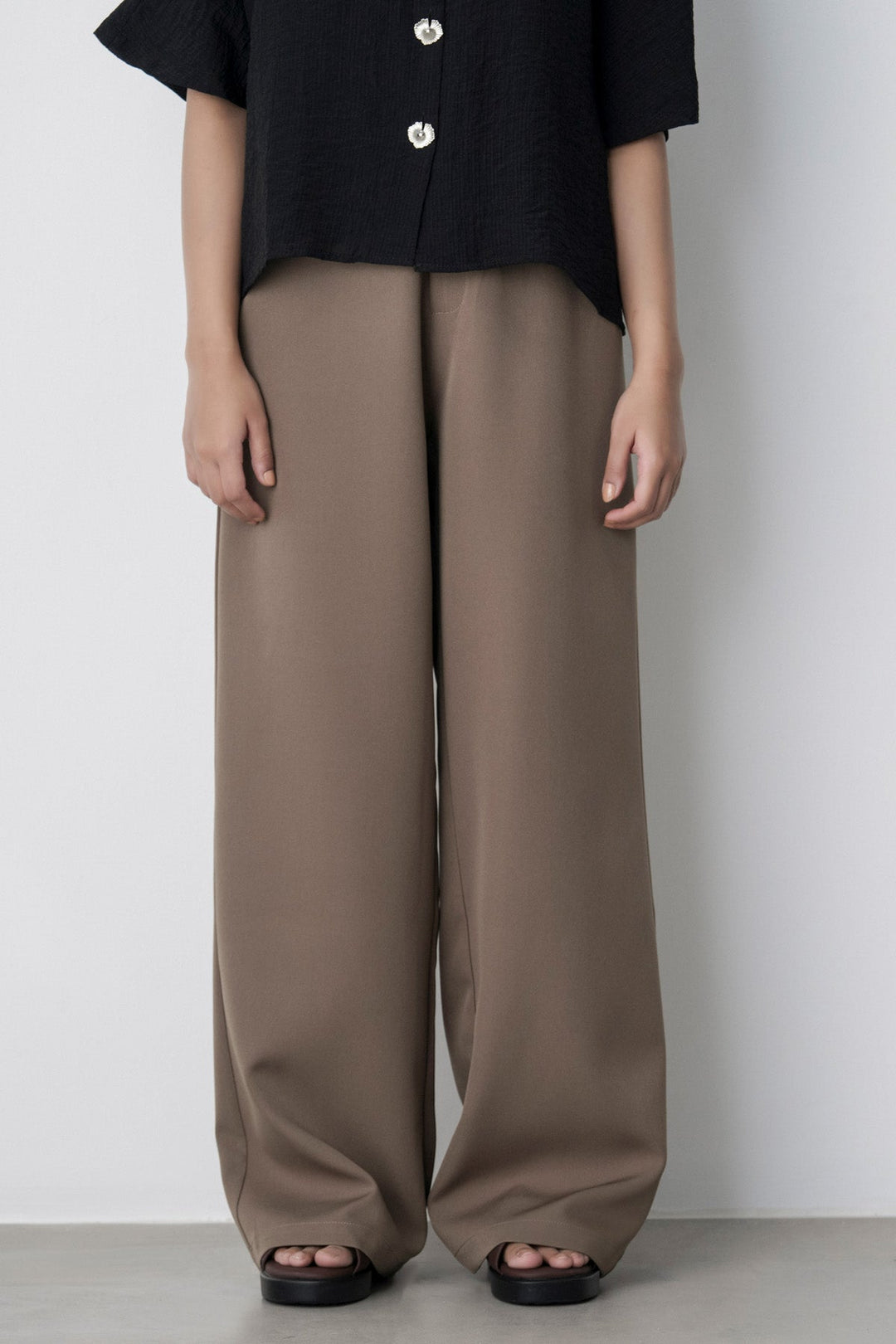 ESSENTIAL TAILORED PANTS