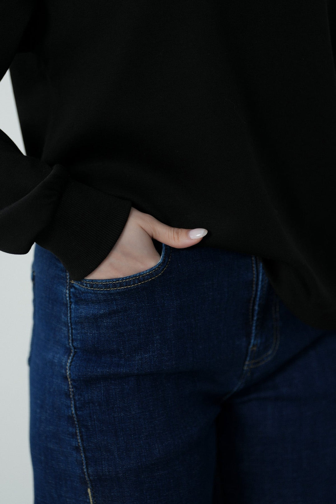 MID-RISE BOOTCUT JEANS