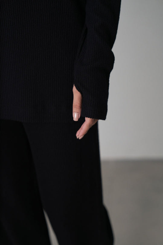 FLUTTER KNIT PANTS