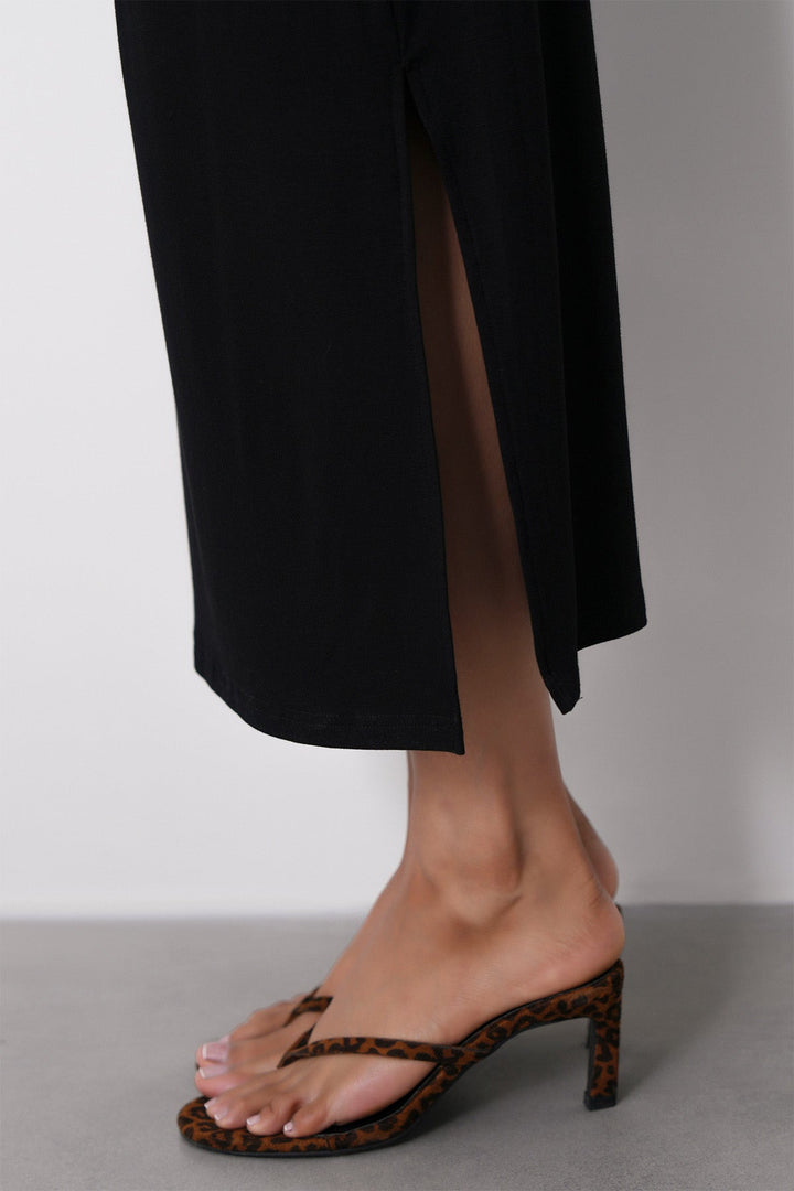 BLACK-SCOOP NECK DRESS