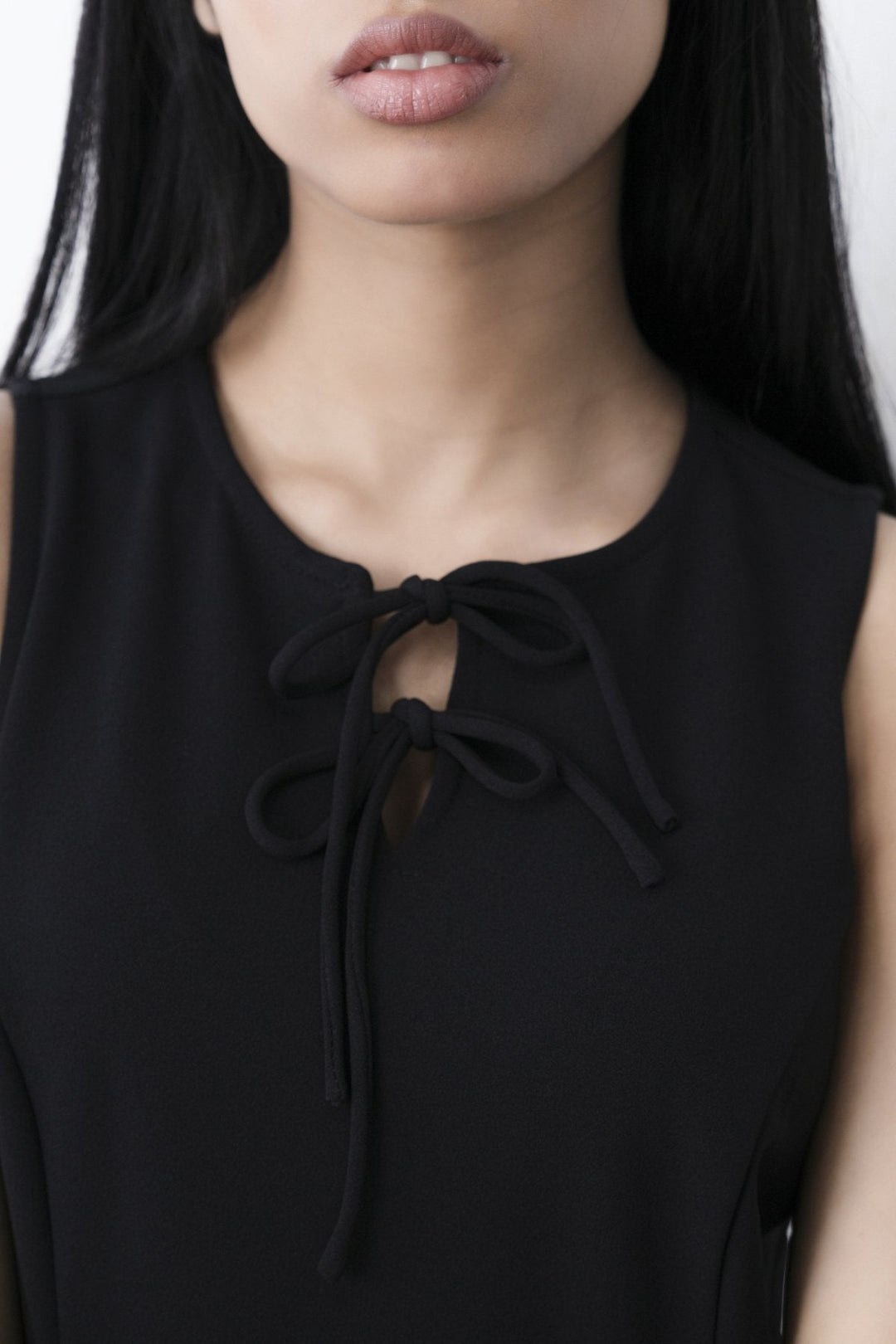 BLACK-FRONT TIE NECK DRESS
