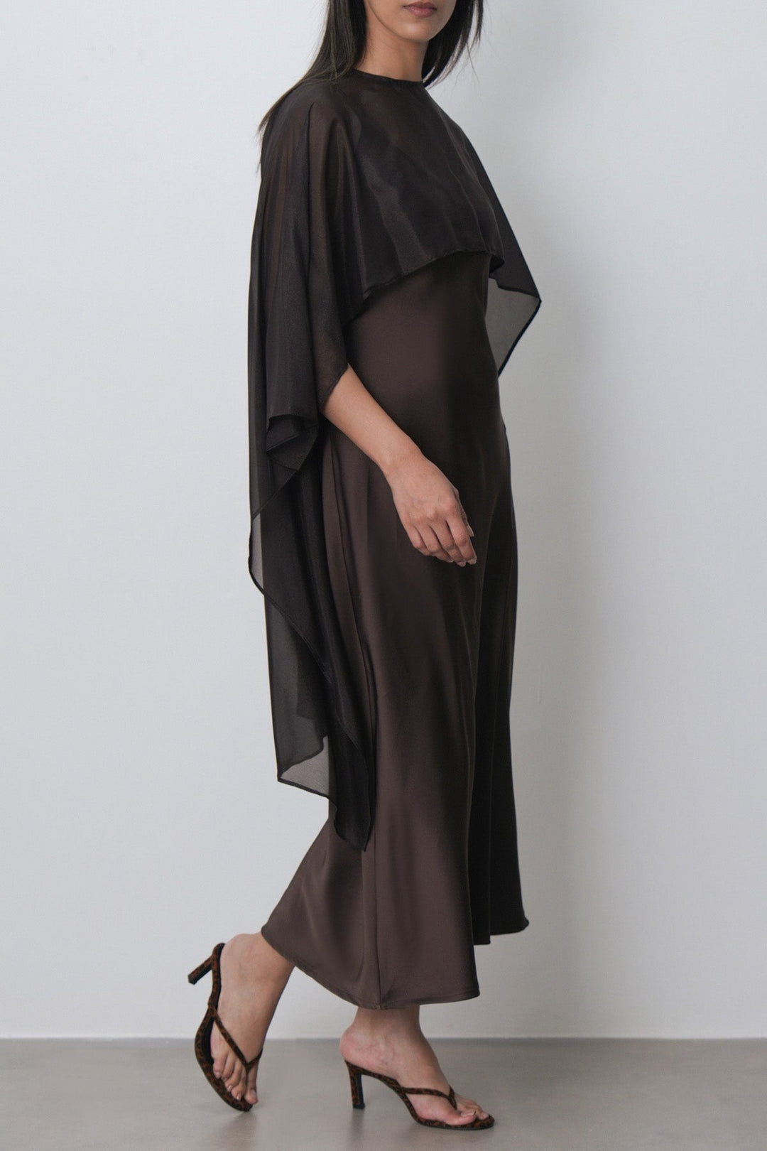 DATE NIGHT DRESS WITH CAPELET