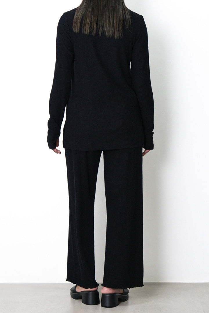 BLACK SOFT KNIT PULLOVER