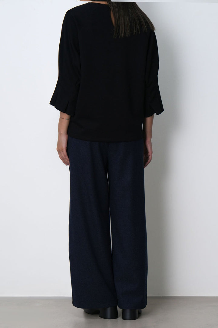 BLACK PLEATED CUFF TEE