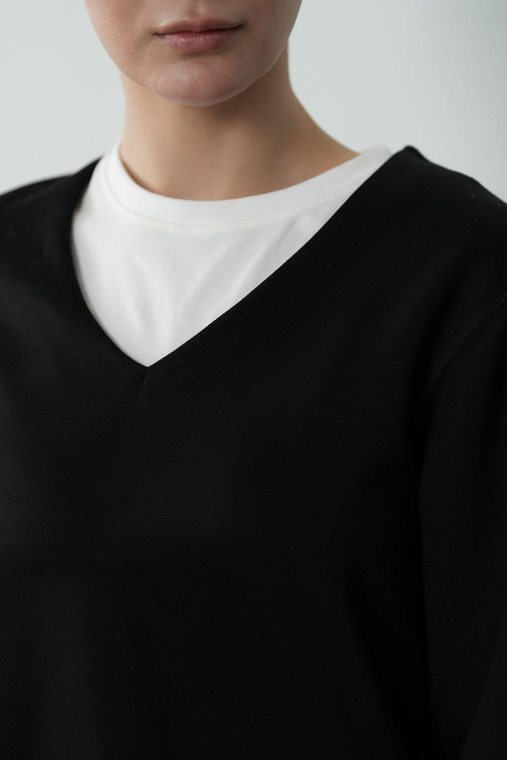 EVERYDAY V NECK TOP